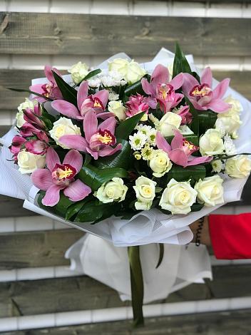 Букет цветов из: Розы и Хризантемы в Кабожа