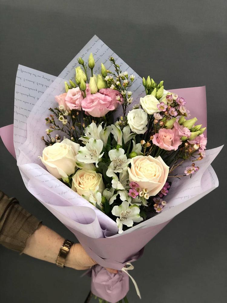 Букет цветов из: Альстромерии, Розы и Лизиантусы в Кабожа