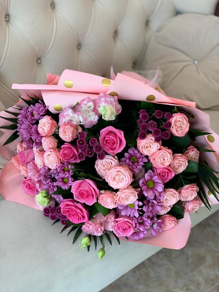 Букет цветов из: Хризантемы, Розы и Лизиантусы в Кабожа