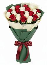 Букет Микс из красных и белых роз в Кабожа