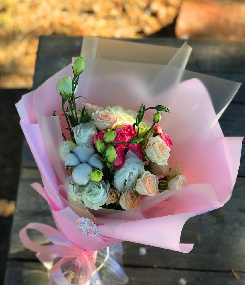 Букет цветов из: Розы и Лизиантусы в Кабожа