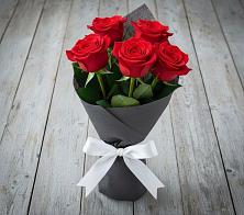 Букет 5 Красных роз Эдлесс Лав в Кабожа