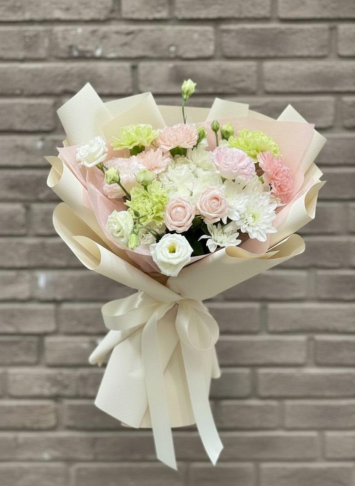 Букет цветов из: Гвоздики, Розы, Лизиантусы и Хризантемы в Кабожа