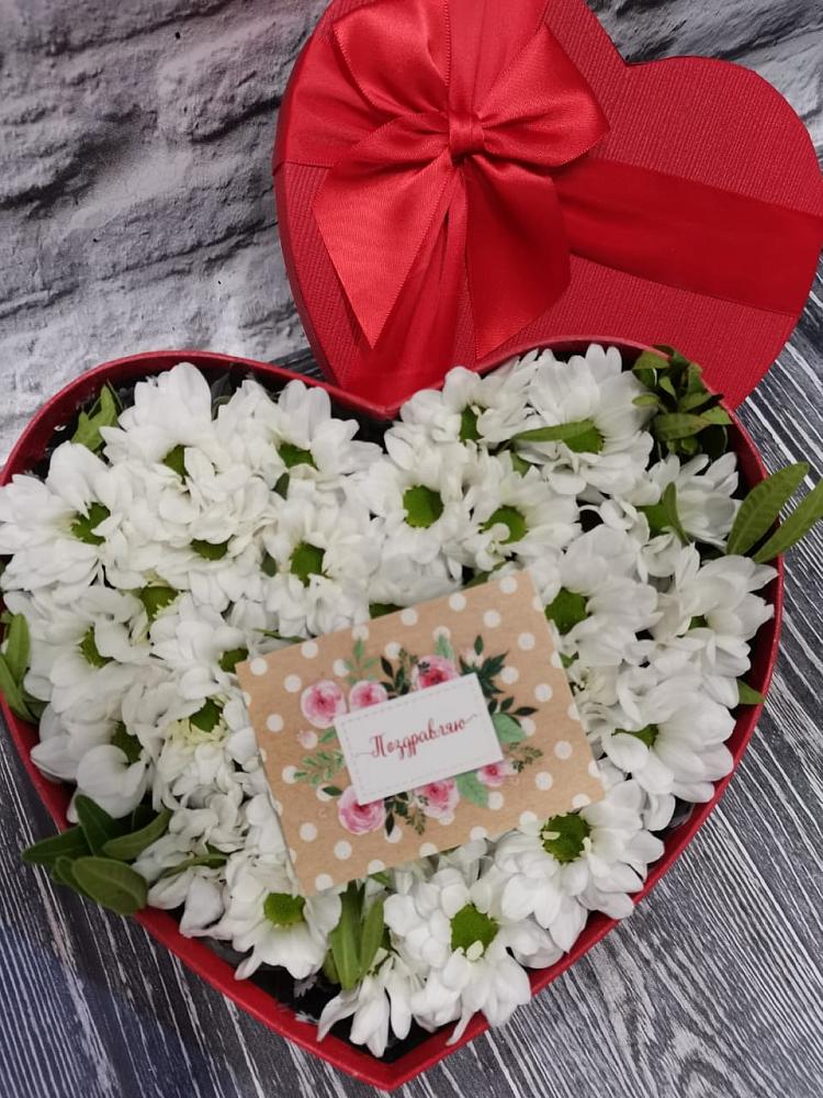 Цветочная композиция из Хризантемы в виде сердца в Кабожа