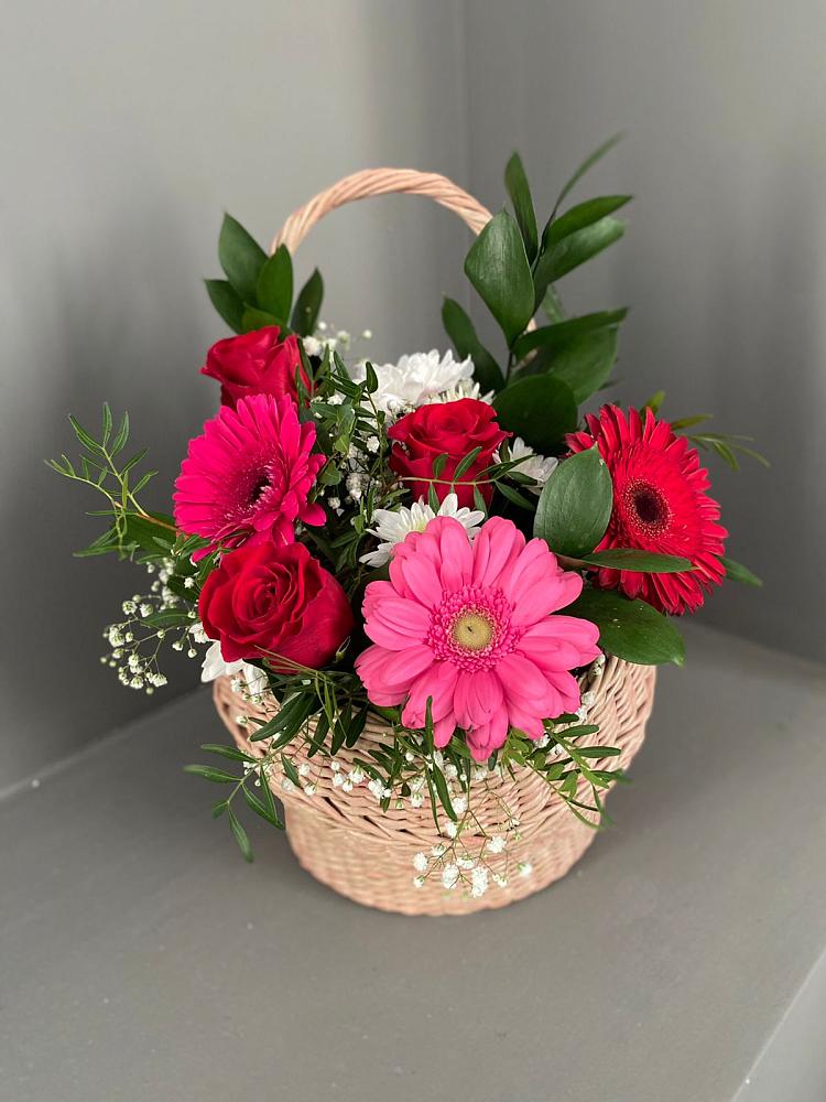 Цветочная композиция из Розы, Хризантемы и Герберы в корзине в Кабожа
