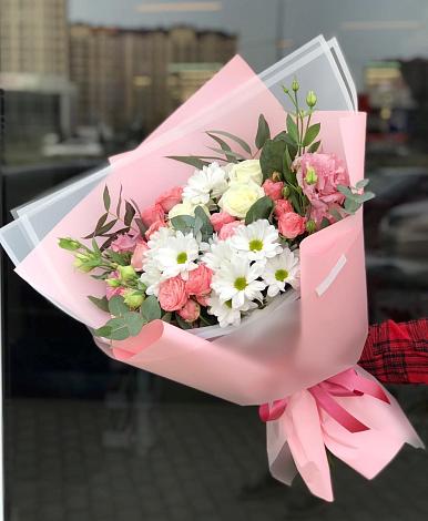 Букет цветов из: Розы, Лизиантусы и Хризантемы в Кабожа