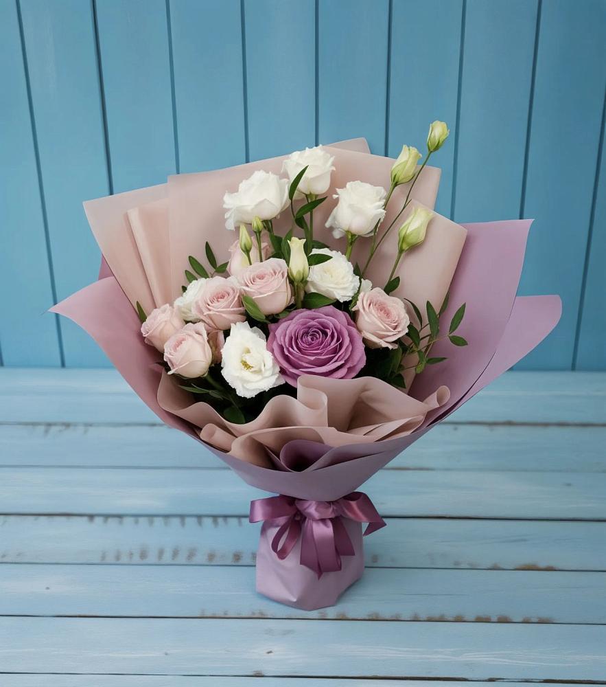 Букет цветов из: Розы и Лизиантусы в Кабожа